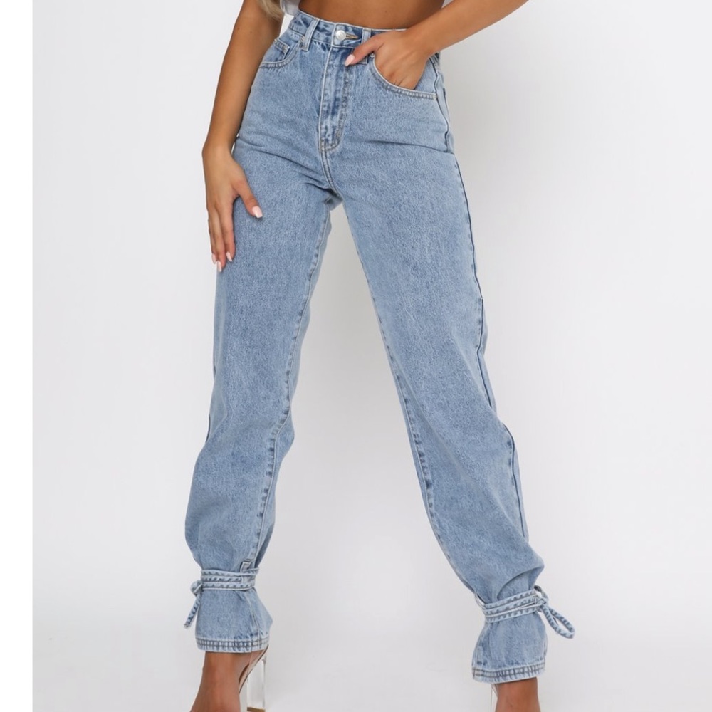 White Fox Boutique Straight Leg Jeans Washed Blue